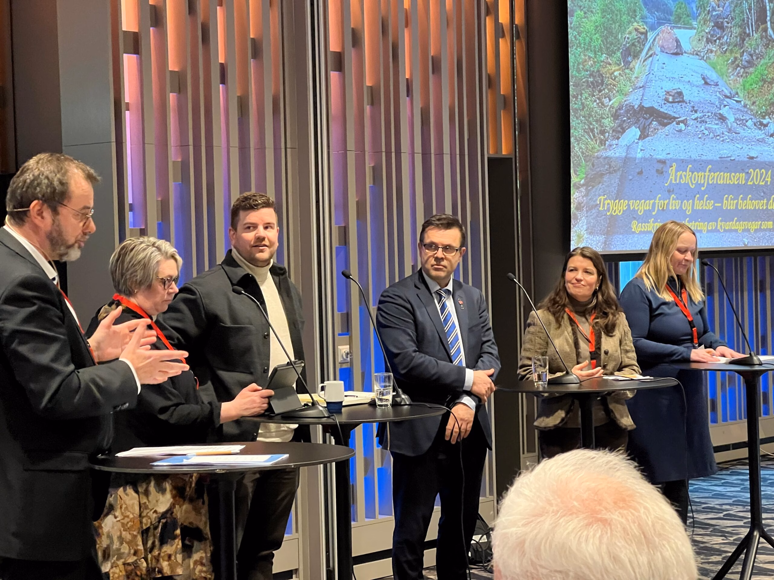 Talte på årskonferansen til Fjordvegen Rv 13